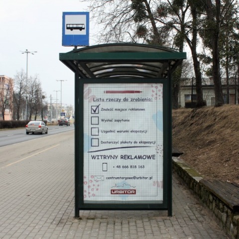 Witryny reklamowe w wiatach przystankowych